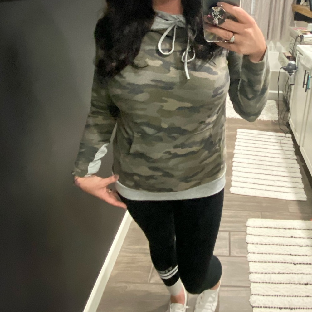 Lightweight sweater